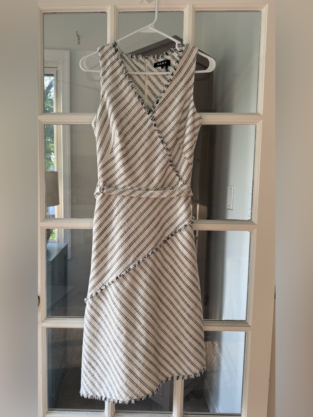 DKNY White and Black Diagonal-Striped Sleeveless Midi Dress Size 4